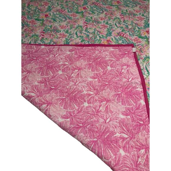 Pottery Barn X Lilly Pulitzer Reversible King Quilt in Lilly Of The Jungle - Picture 2 of 13